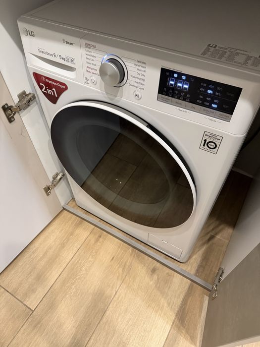 Комбинирана пералня и сушилня LG