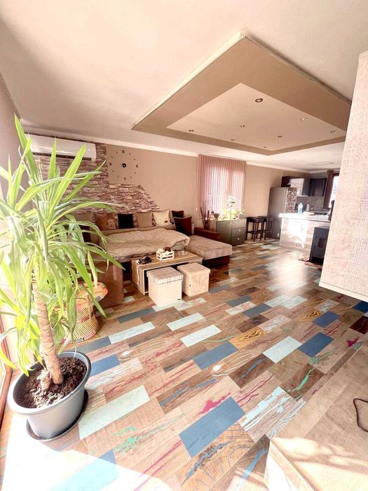 Продава къща в с. Лесново