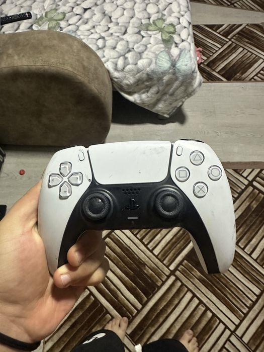 Vand maneta pentru ps5