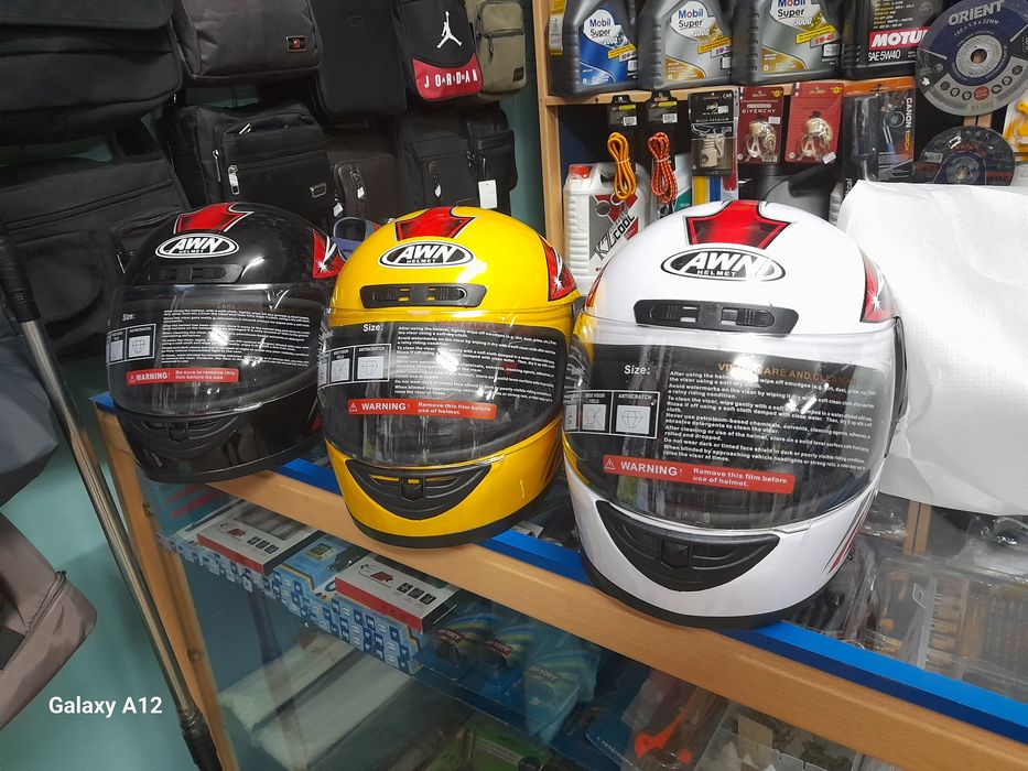 Продаются каски ,мото каски