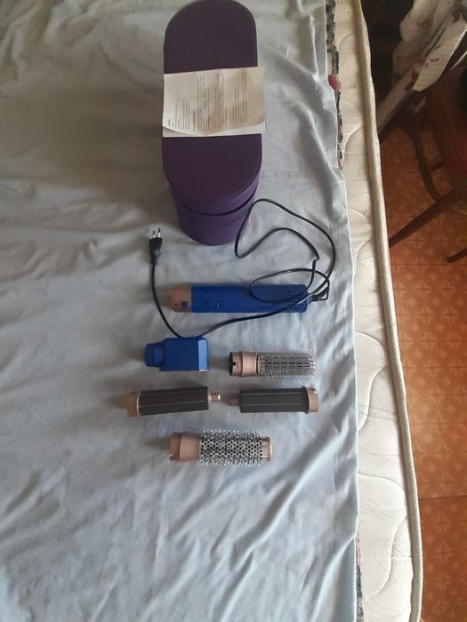 Продам набор Дайсон в комплекте новый