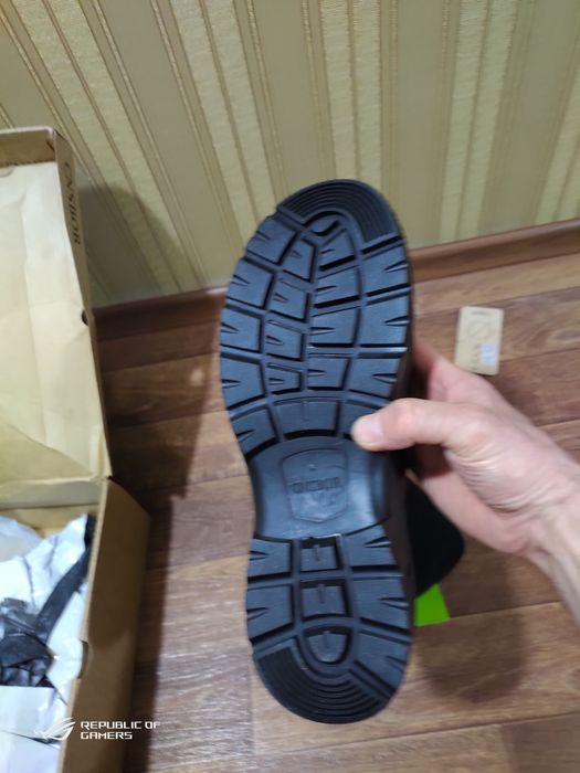 Продам брендовые резиновые сапоги.