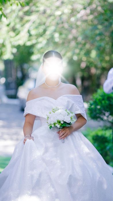 Продам свадебное платье цена 300000