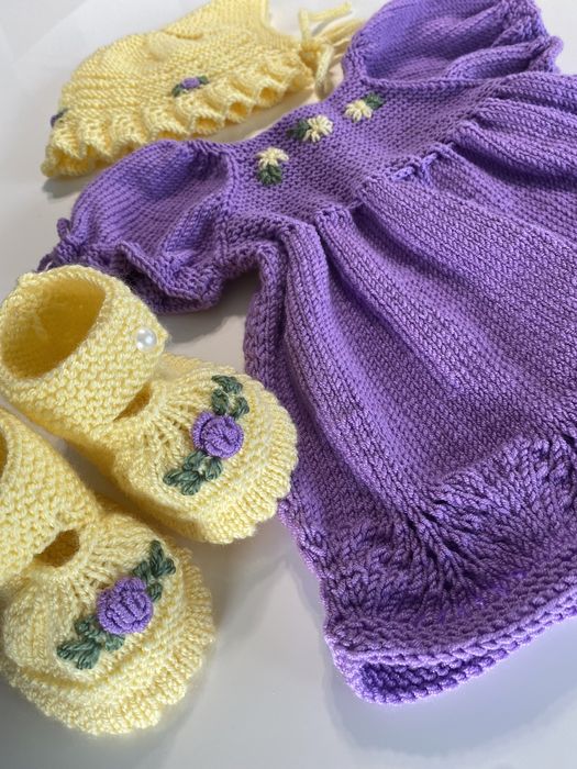 Продавам детски ръчно плетени дрешки