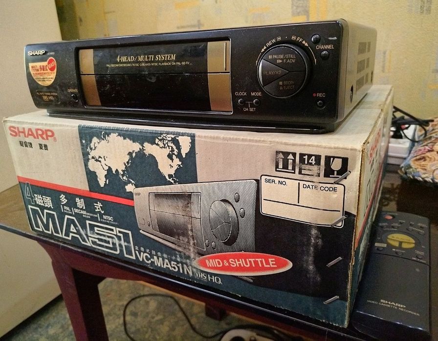 "Sharp" видеомагнитафон