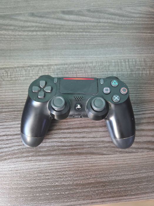 PlayStation 4 Pro 1TB + 2 оригинални DualShock 4 джойстика