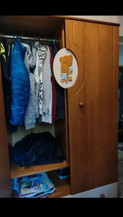 Șifonier camera copilului din lemn