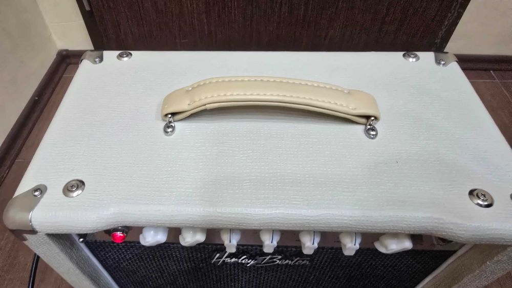 Harley Benton Tube15 Celestion лампово кубе / усилвател за китара