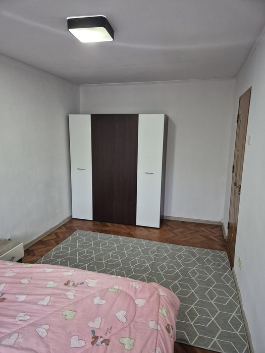 Închiriez apartament cu 2 camere  ultracentral pe mal lângă OMV