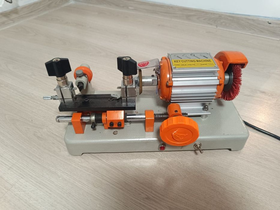 Masina copiat chei - ideal de copiat cheile cu amprenta, auto, moto