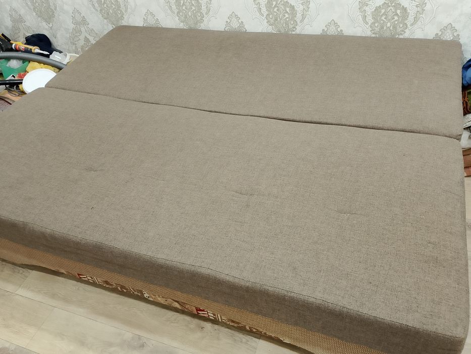Продам диван 10.000