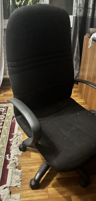 Продаю кресло и компьютерный стол