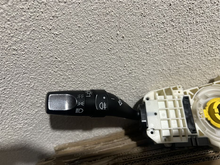 Лостче за светлини(без халогени)+лостче за чистачки(Хонда ФРВ)