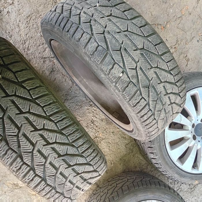 Гуми и джанти за Mercedes Benz  R17 със зимни гуми.