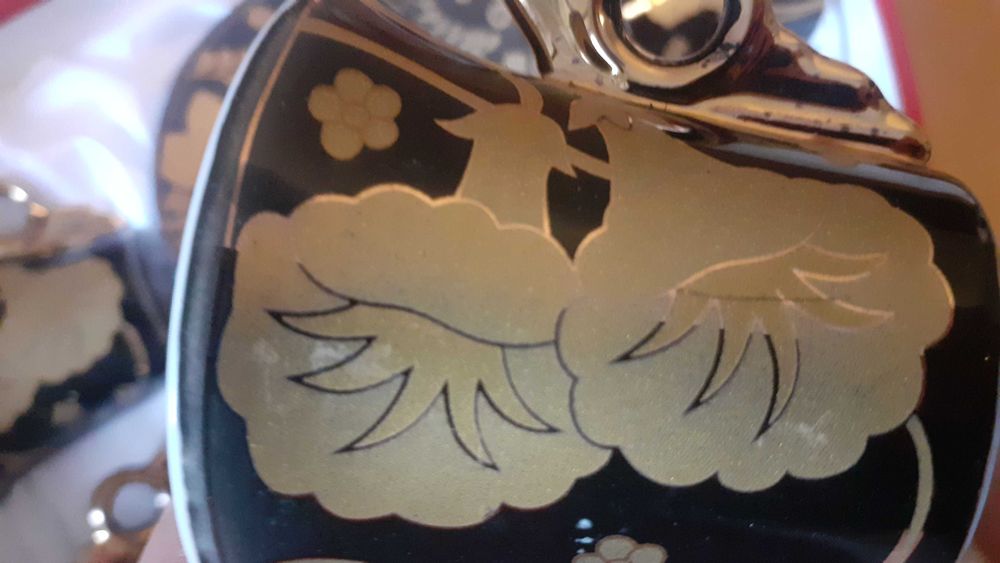 Set 6 cesti de cafeau aurite cu farfurioare ( NOU)