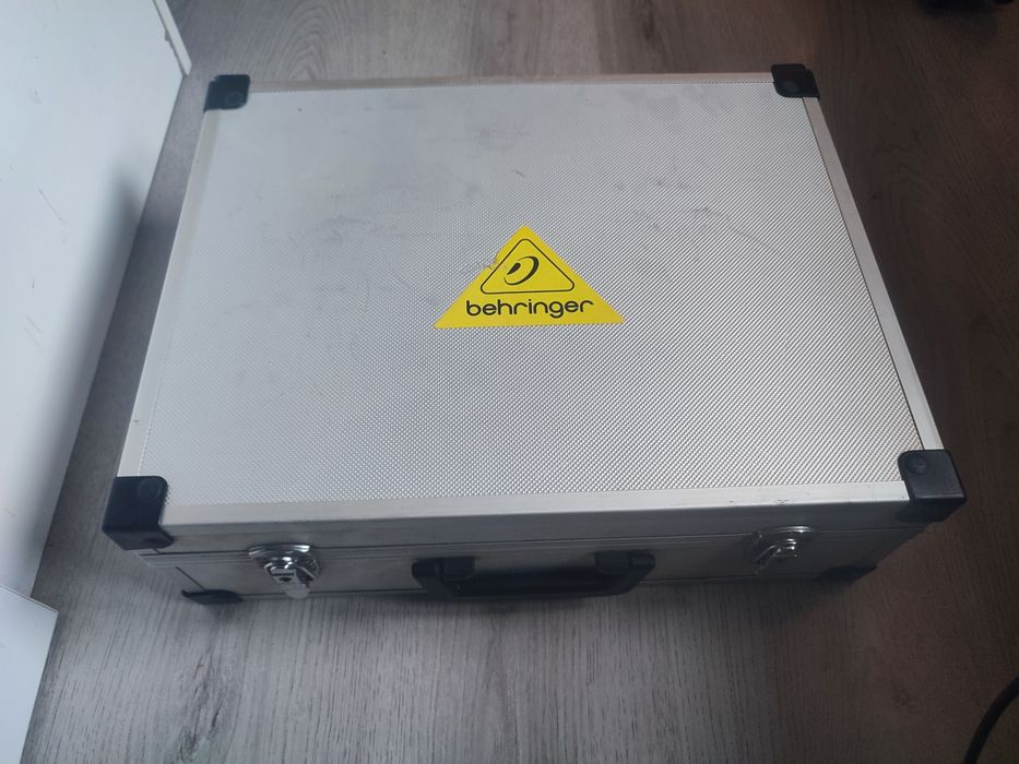 Behringer DJX 750 + Behringer PMP550M