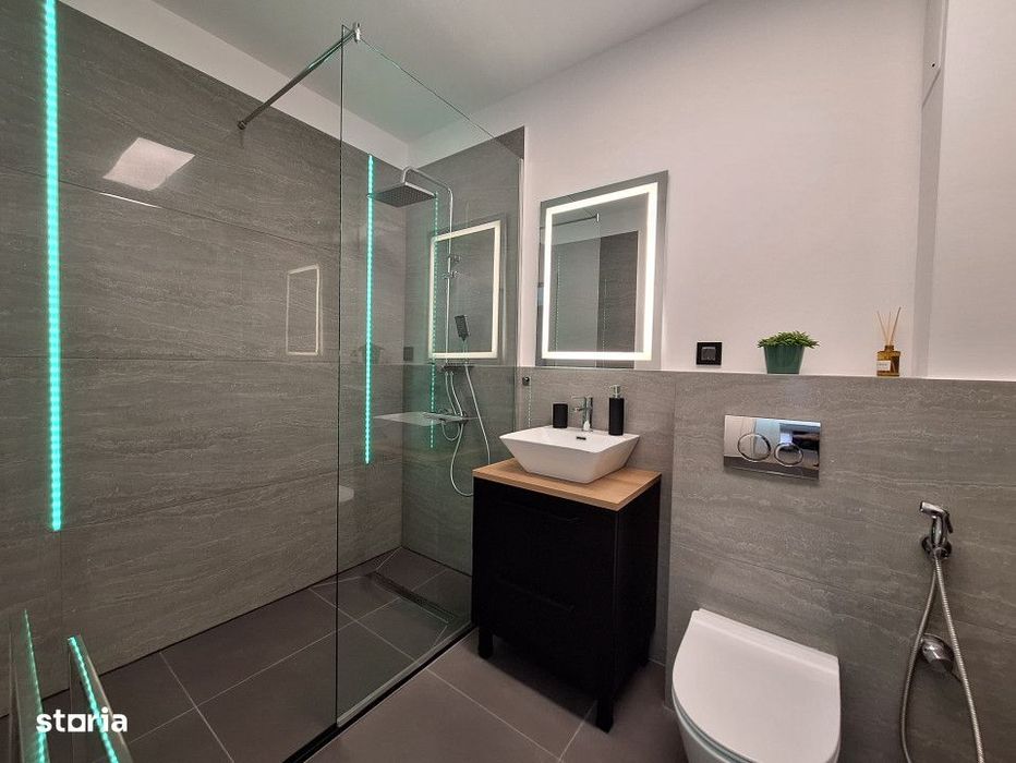 Apartament cu 2 camere, 53 mp, balcon, zona Teilor