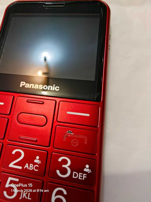 Telefon mobil seniori Panasonic KX-TU155EXRN cu stand incarcare, Rosu