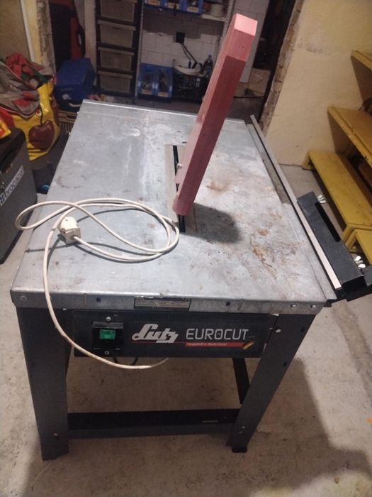 Голям немски стационарен циркуляр с режещ диск Ф 315мм
Височина на ряз