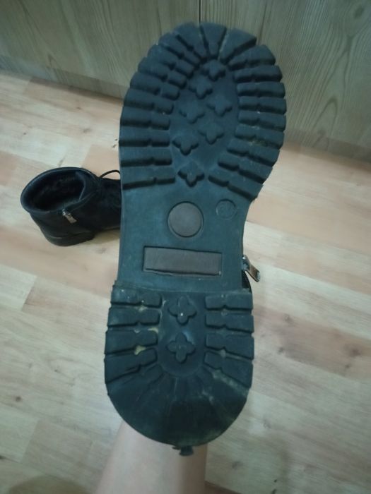 Продам кожаные ботинки