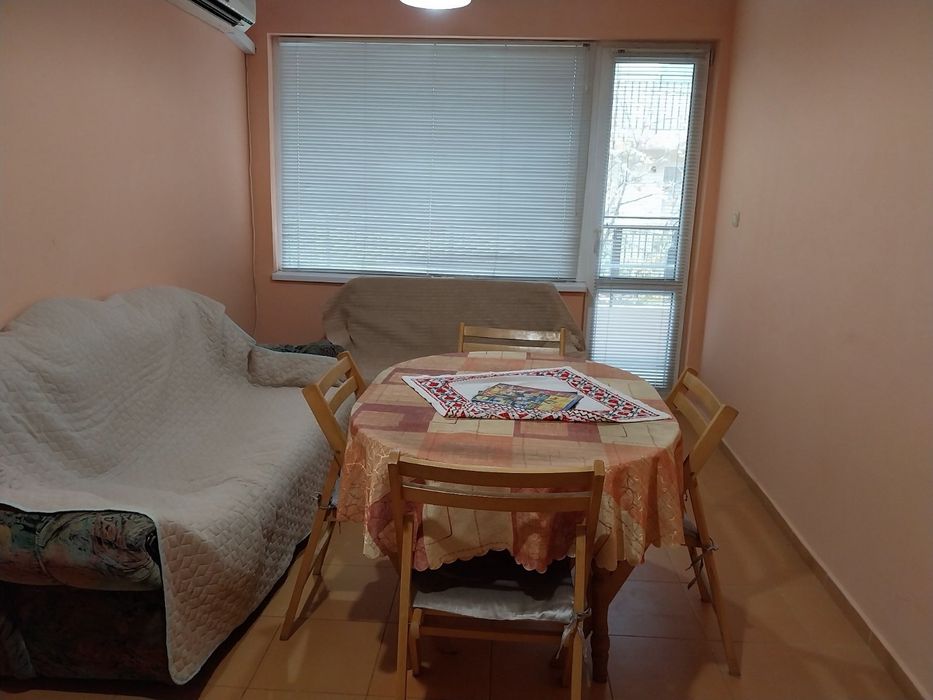 Двустаен в район   л. к. Тракия под наем  Дългосрочно . Без посредници