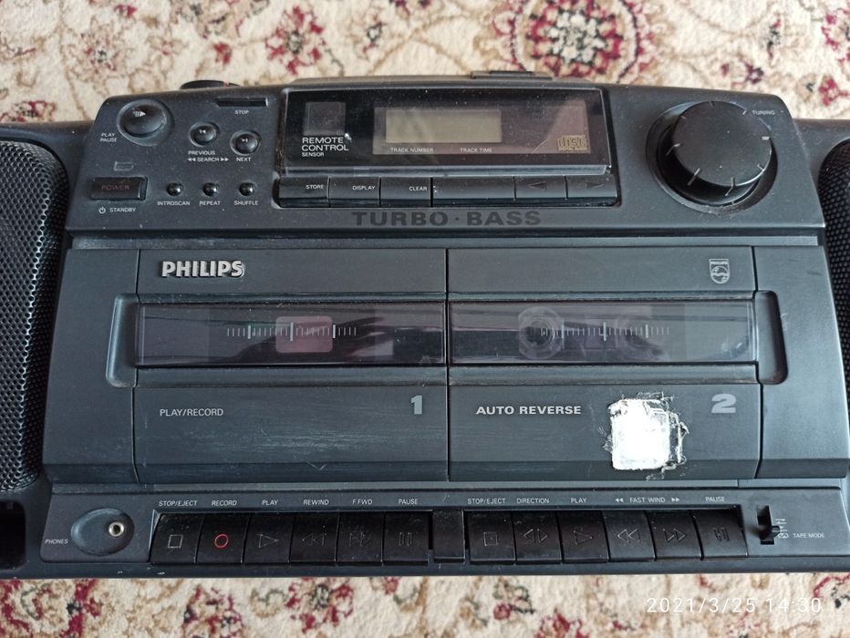 Продам аудио магнитолу Philips.