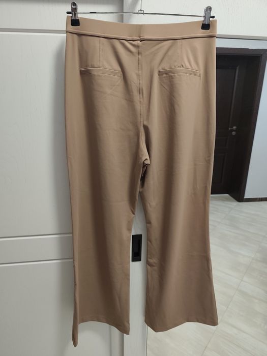 ЧИСТО НОВ панталон Halara Flex™ DayStretch Flare – Размер L (tall)