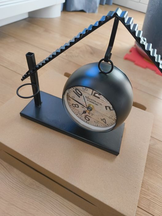 Нов висящ часовник