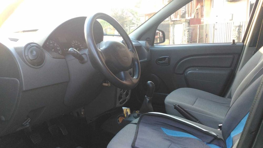 Vand logan van 1.4 benzina aer conditionat geamuri electrice