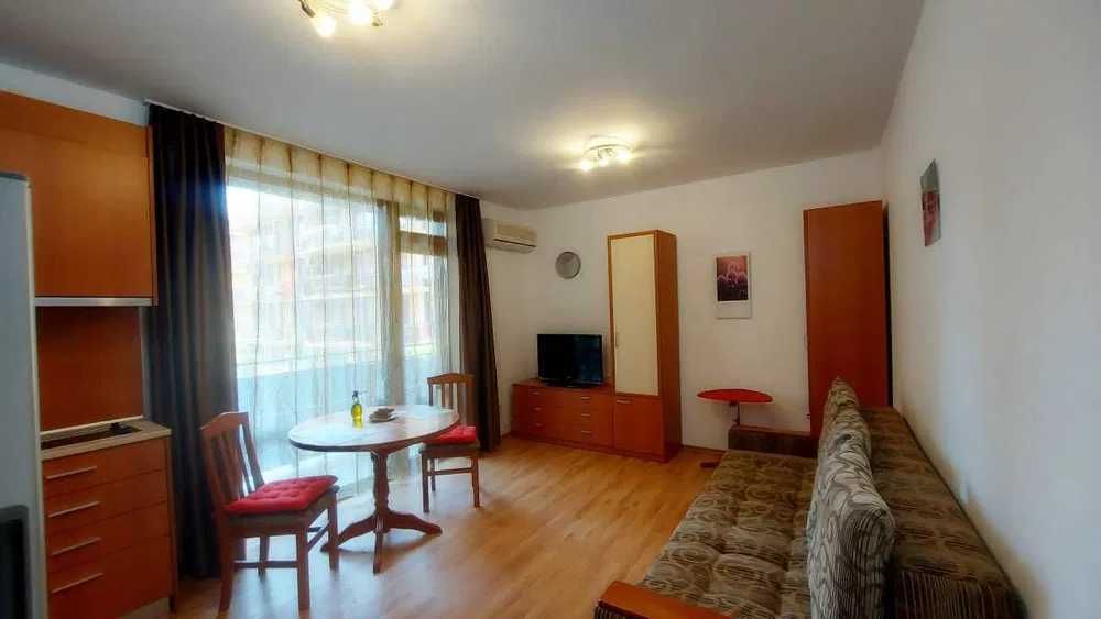 Дава се под наем Двустаен апартамент в Свети Влас - 70 кв.м за 300 € - Снимка #2