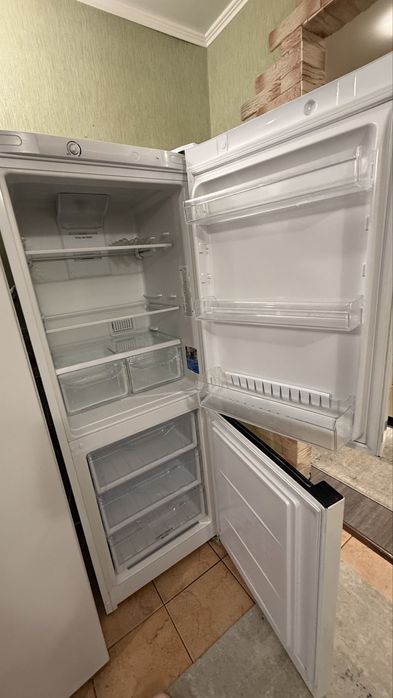 Продам холодильник. Состояние нового