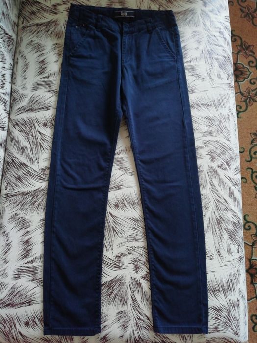 Распродажа школьной одежды.