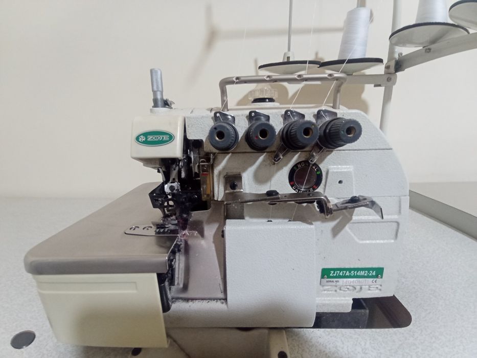 Zoje tikuv moshinasi sotiladi 2ta