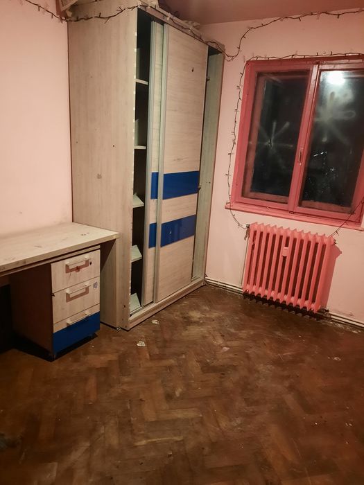 Vand Apartament 2 camere ale Jiului et.1/4, 42 mp, decomandat Deva