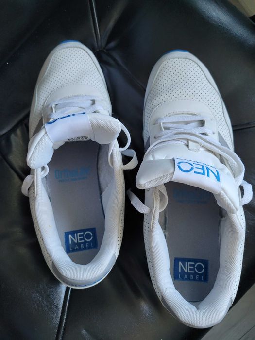 De vanzare pantofi Adidas NEO din piele, fabricat in Vietnam