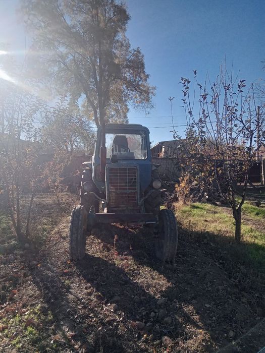 Traktor barcha narsalari blan sotiladi
