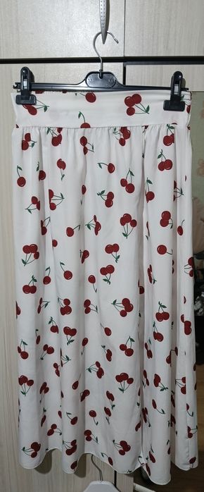 Продава се! Комплект с черешки от две части !
