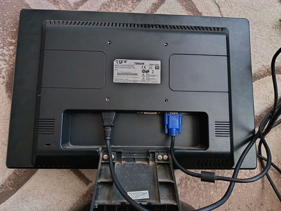 Monitor pc 17" + adaptor hdmi