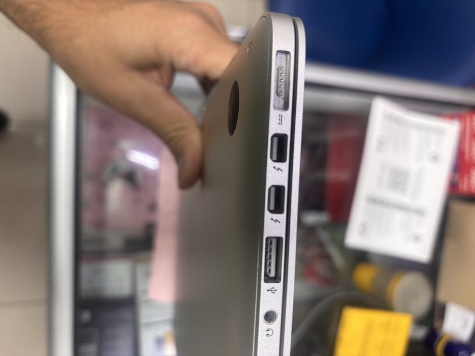 Macbook pro 15.4” 256gb 2012