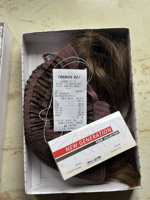 Peruca (2 bucati,una noua ,cealalta folosita f putin)