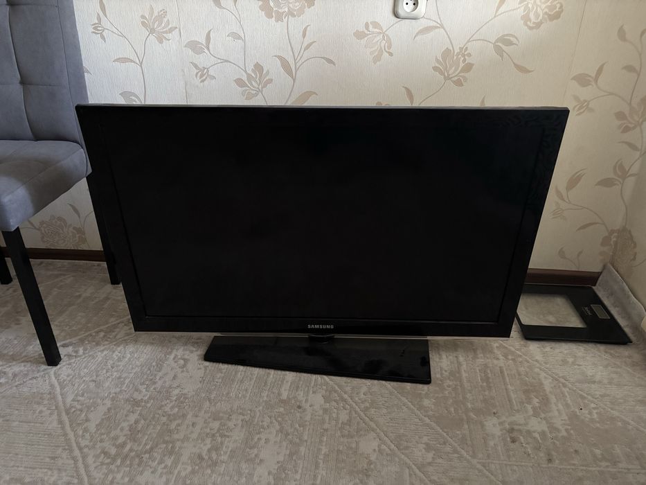 Телевизор Samsung LE40C530F1W черный