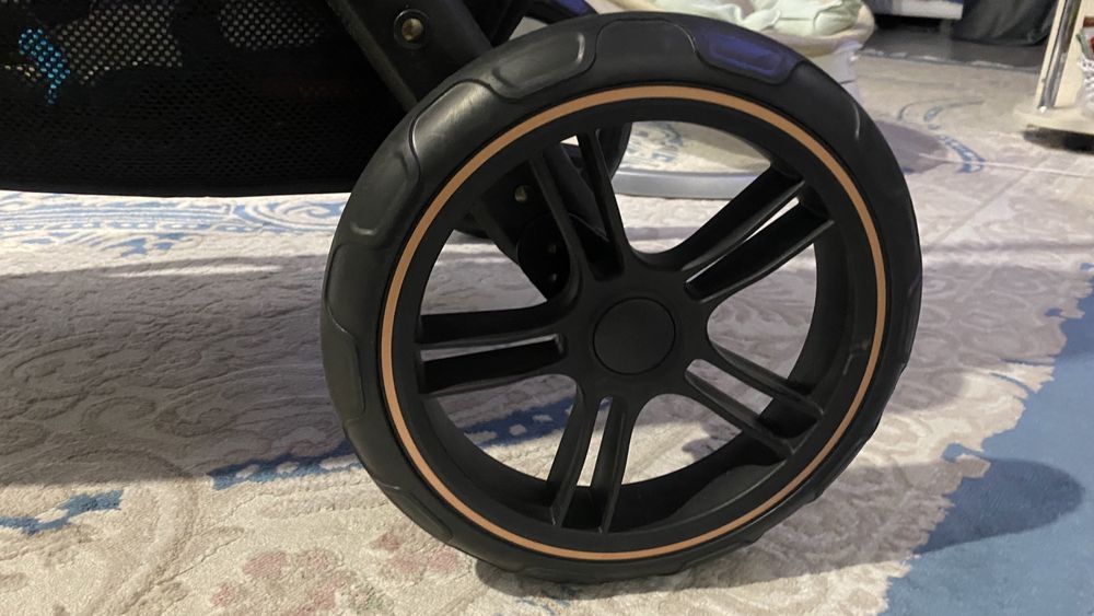 Детская коляска до года