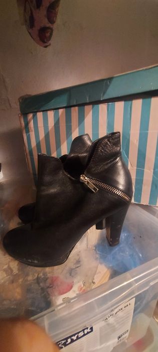 Ghetute din piele Bata, cu toc de 10 cm