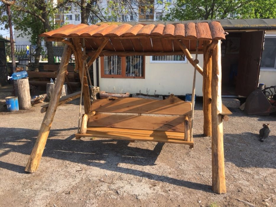 Градинска люлка. Изряботена от естествени материали
