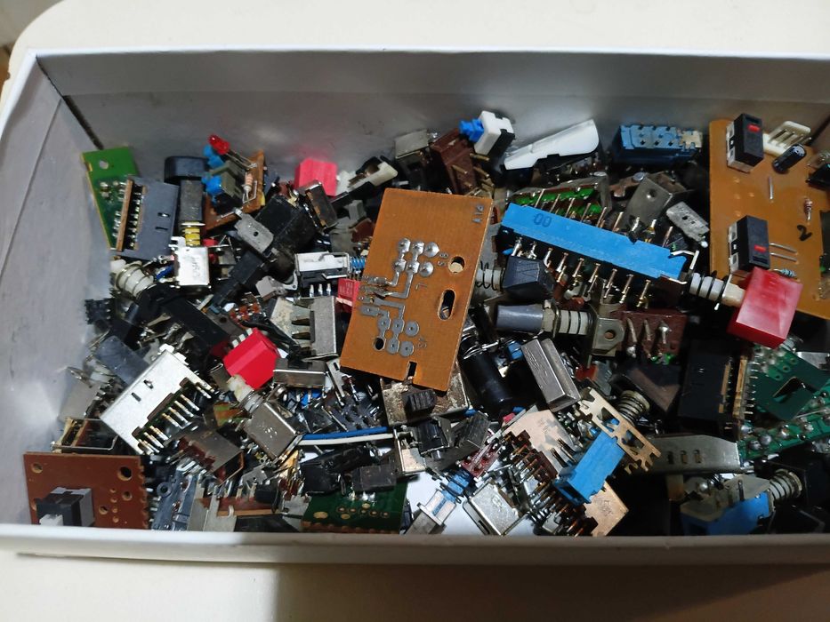 Продам микропереключатели,кнопки.