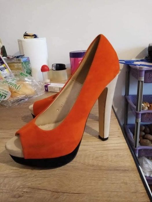 Lot incaltaminte diferite marimi