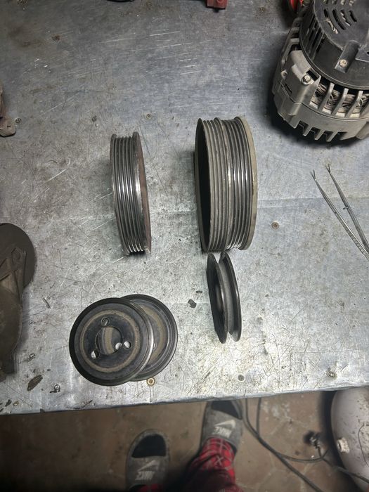 генератор и кранштейн