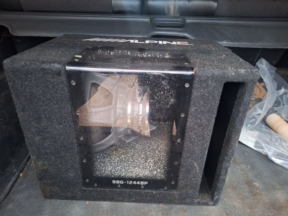 Бас каса с усилвател Alpine
