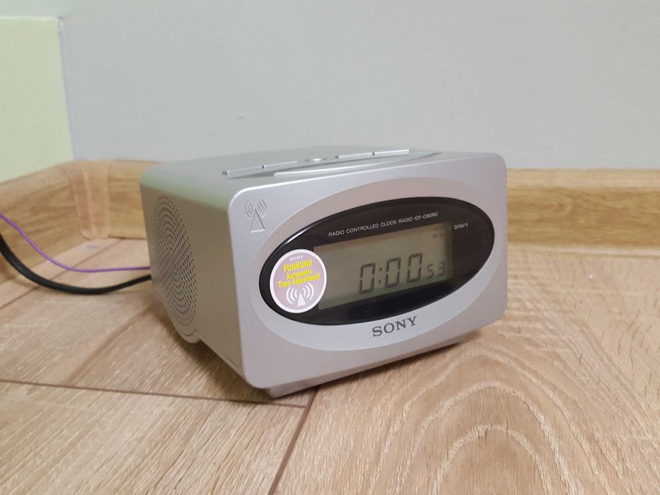 Радио часовник Sony icf-c60rc
