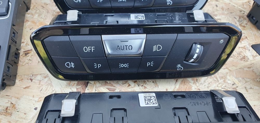 Consolă butoane / joystick BMW seria 1,2,3,4,5,7 F10 / F20 / F30 consolă  butoane audio / panou clima / Start / Stop / multi switch panel I4